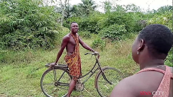 OKONKWO GAVE THE VILLAGE SLAY QUEEN A LIFT WITH HIS BICYCLE, FUCKED HER OUTDOOR